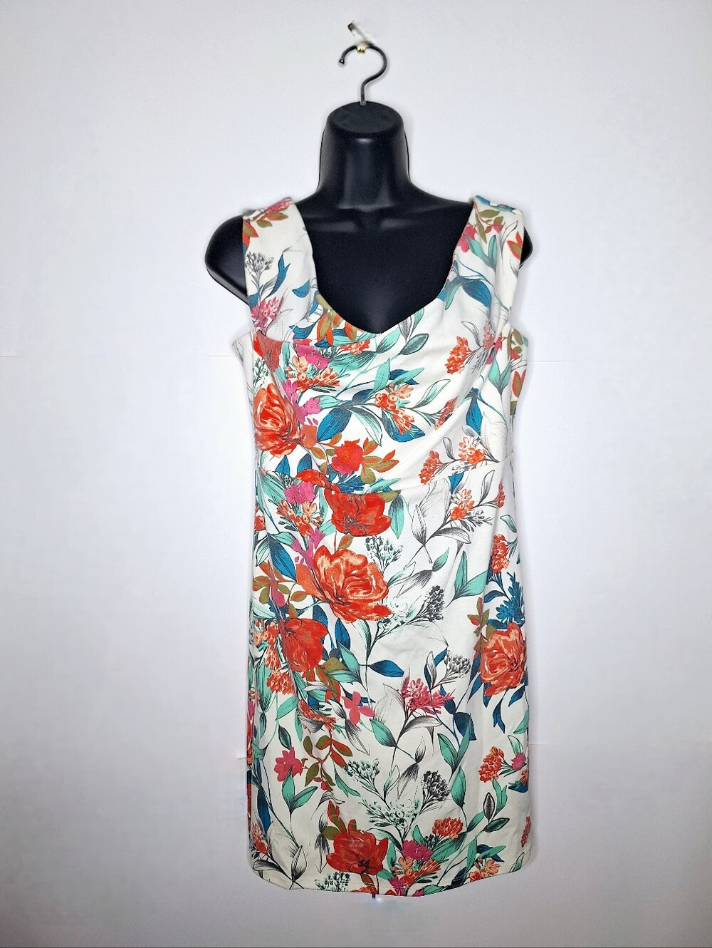 Guess "The Floral Guess" Bloom Core,career, Criss Cross neckline, Shift Dress.